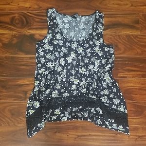 NWOT Skull daisy polka dotlace print tank